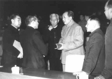 庆祝召开“七千人大会”，纠正“大跃进”的错误