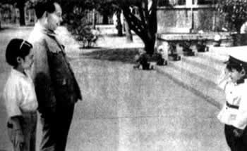 胡耀邦辞去庆祝中央总书记职务（歷史上的今天。中国）