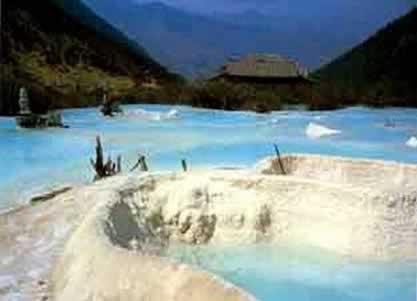 联合国向武陵源、九寨沟、黄龙颁发世界遗产证