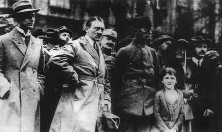 希特勒发动“啤酒店庆祝”